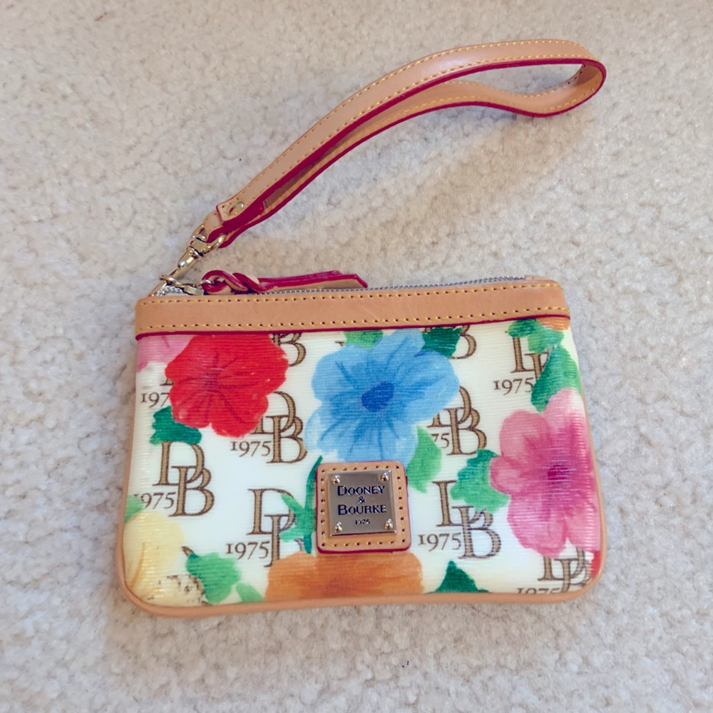 Brand New without tags Dooney and Burke Wristlet floral Pattern